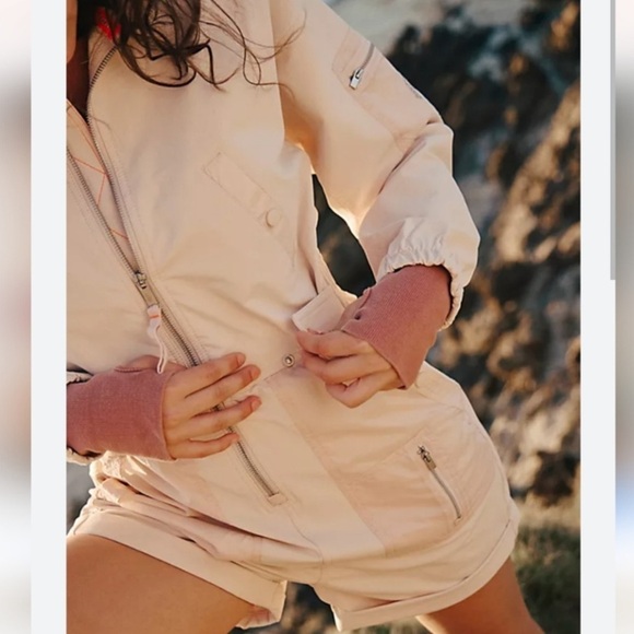 Free People romper Movement XS NEW Mountain Blazin' Shortsie pale pink zip up - Picture 6 of 10